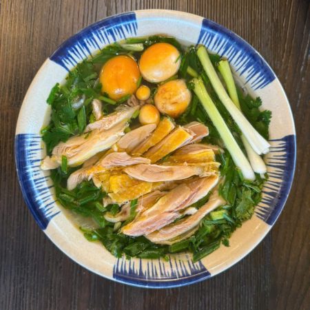 Phở đùi gà trống thiến
